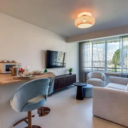 Ultimate - Centrally Located Beachside *