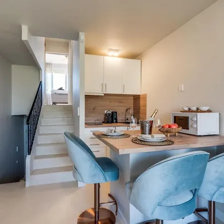 Ultimate - Centrally Located Beachside