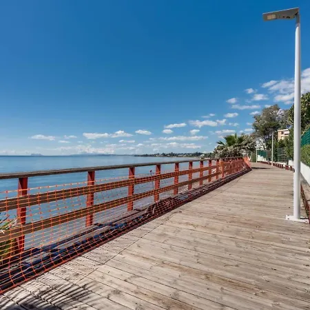 Ultimate - Centrally Located Beachside *