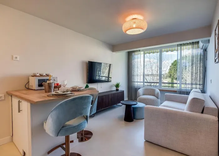 Ultimate - Centrally Located Beachside *