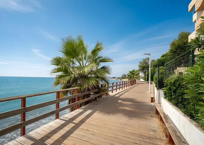 Ultimate - Centrally Located Beachside Apartment Estepona