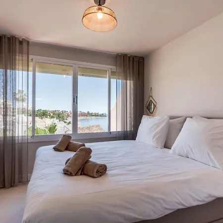 Ultimate - Centrally Located Beachside Daire *