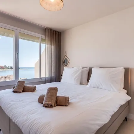 Ultimate - Centrally Located Beachside Appartement *